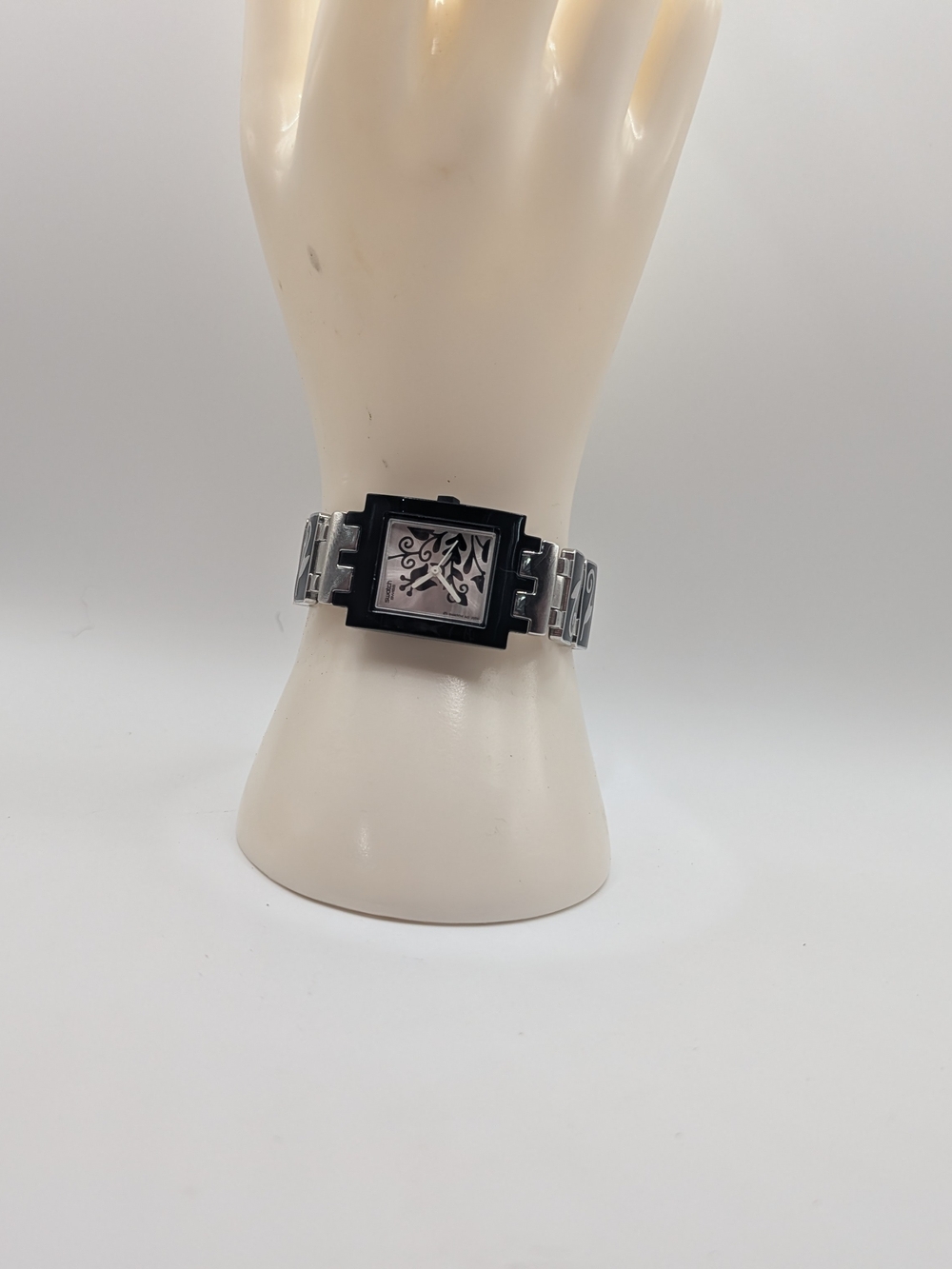 Vintage Swatch Swiss Square Floral Bracelet Watch Black Silver Women's Quartz - Picture 7 of 7